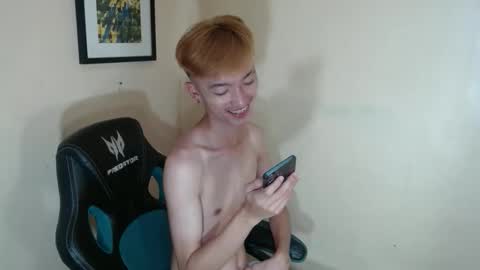 urasian_femboyxxx online show from 04/18/26, 12:09
