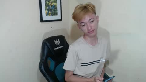 urasian_femboyxxx online show from 04/20/26, 01:03