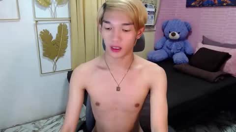 urasian_john20 online show from 05/17/26, 05:20