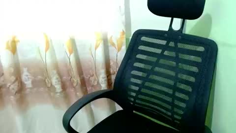 urasian_joy online show from 10/24/25, 08:11