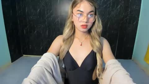 Snapshot of urasian_kat chatting on 03/10/25, 12:15 urasian_kat online show from 03/10/25, 12:15