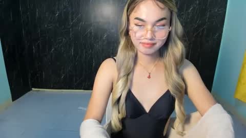 Snapshot of urasian_kat chatting on 03/10/25, 03:20 urasian_kat online show from 03/10/25, 03:20