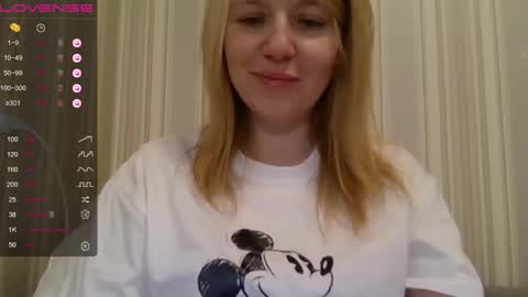 Snapshot of urbadkitty chatting on 01/17/25, 12:21 urbadkitty online show from 01/17/25, 12:21