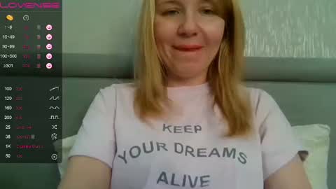 Snapshot of urbadkitty chatting on 02/26/25, 09:10 urbadkitty online show from 02/26/25, 09:10