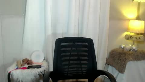 Snapshot of urcrushnextdoor_ chatting on 02/09/25, 03:23 urcrushnextdoor_ online show from 02/09/25, 03:23