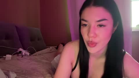 Snapshot of urdevilbaby chatting on 12/20/24, 07:22 Margo online show from 12/20/24, 07:22