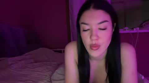 Snapshot of urdevilbaby chatting on 12/21/24, 04:19 Margo online show from 12/21/24, 04:19