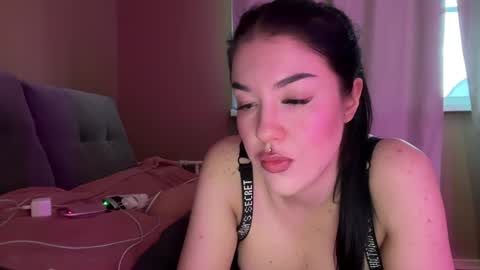 Snapshot of urdevilbaby chatting on 01/21/25, 01:22 Margo online show from 01/21/25, 01:22