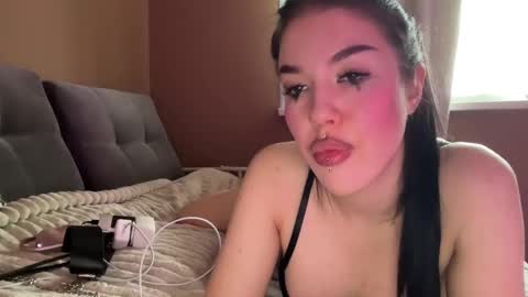 Snapshot of urdevilbaby chatting on 02/11/25, 09:53 Margo online show from 02/11/25, 09:53