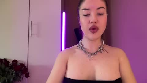 Snapshot of urdevilbaby chatting on 10/07/25, 08:00 Margo online show from 10/07/25, 08:00