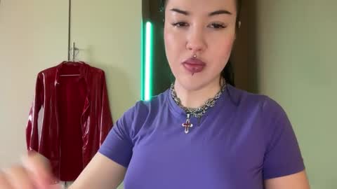 Snapshot of urdevilbaby chatting on 10/11/25, 07:18 Margo online show from 10/11/25, 07:18