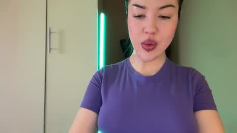 Snapshot of urdevilbaby chatting on 10/13/25, 09:20 Margo online show from 10/13/25, 09:20