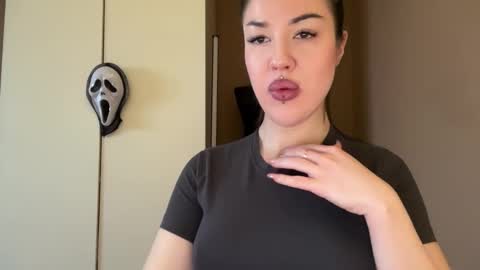 Snapshot of urdevilbaby chatting on 10/21/25, 06:47 Margo online show from 10/21/25, 06:47