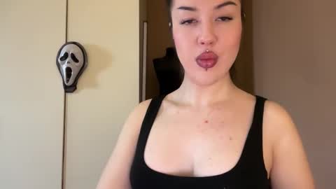 Snapshot of urdevilbaby chatting on 10/24/25, 09:06 Margo online show from 10/24/25, 09:06