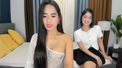 Snapshot of urdream_girl02 chatting on 10/18/25, 11:00 URDREAMGIRL JESS online show from 10/18/25, 11:00