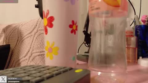 Snapshot of urdreamgiirl chatting on 10/24/25, 10:17 Mia Miller online show from 10/24/25, 10:17