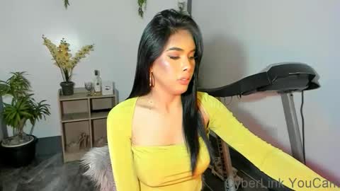 Snapshot of urfavouriteobsession chatting on 12/26/24, 02:22 Angela Cullens online show from 12/26/24, 02:22