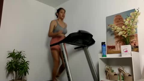 Snapshot of urfavouriteobsession chatting on 02/06/25, 09:17 Angela Cullens online show from 02/06/25, 09:17