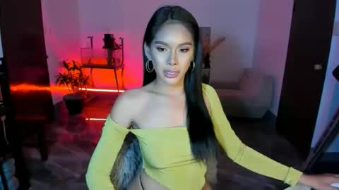 Snapshot of urfavouriteobsession chatting on 02/18/25, 09:09 Angela Cullens online show from 02/18/25, 09:09