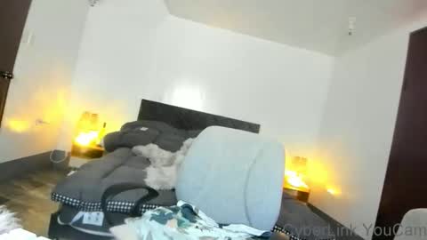 Snapshot of urfavouriteobsession chatting on 11/29/25, 04:32 Angela Cullens online show from 11/29/25, 04:32