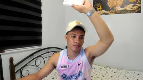 urfucker_vinz online show from 07/16/26, 12:44