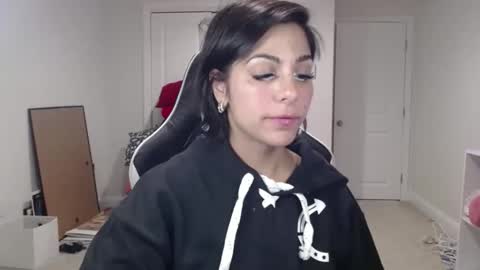 Snapshot of urgoddessmarla chatting on 12/17/25, 12:38 Goddess Marla online show from 12/17/25, 12:38