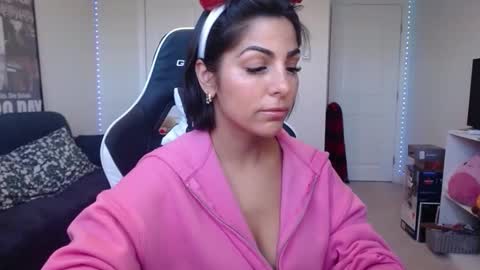 Snapshot of urgoddessmarla chatting on 12/18/25, 03:29 Goddess Marla online show from 12/18/25, 03:29