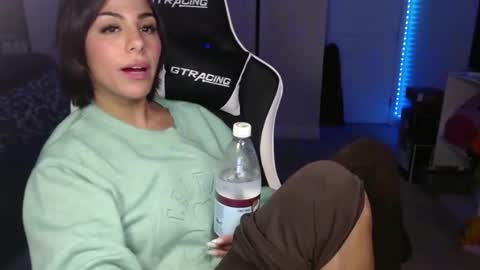 Snapshot of urgoddessmarla chatting on 12/19/25, 03:35 Goddess Marla online show from 12/19/25, 03:35