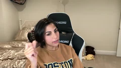 Snapshot of urgoddessmarla chatting on 01/08/26, 01:19 Goddess Marla online show from 01/08/26, 01:19