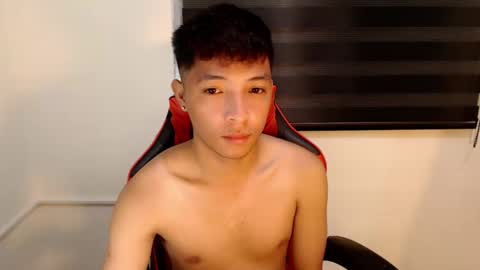 Snapshot of urhotethanxx chatting on 12/22/25, 04:37 Ethan online show from 12/22/25, 04:37