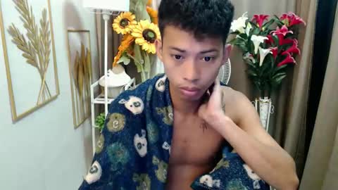 Snapshot of urhotfuckingass chatting on 05/17/26, 10:39 richard online show from 05/17/26, 10:39