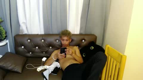 Snapshot of urhotfuckingass chatting on 06/03/26, 03:39 richard online show from 06/03/26, 03:39