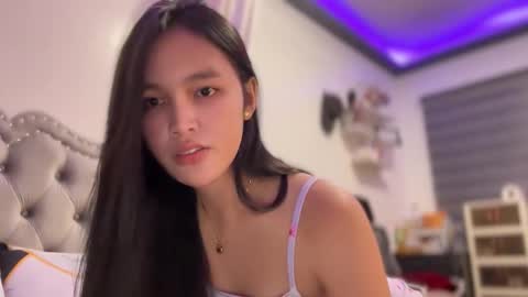 Amira online show from 11/11/25, 02:44