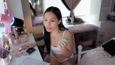 Snapshot of urlittlefilipina chatting on 11/16/25, 04:23 urlittlefilipina online show from 11/16/25, 04:23