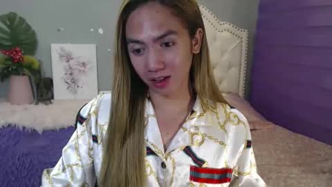 Snapshot of urlovelypinayxxx chatting on 05/28/26, 05:21 MIYA online show from 05/28/26, 05:21