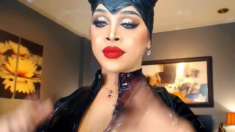 UrMajestyTyra online show from 10/30/25, 01:51