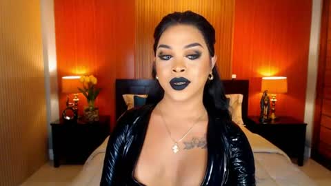 Snapshot of urmajestytyra chatting on 06/21/26, 12:35 UrMajestyTyra online show from 06/21/26, 12:35