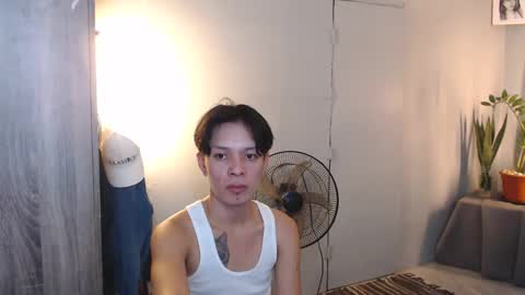 Snapshot of urpinoyasianx chatting on 02/23/25, 03:18 Mel online show from 02/23/25, 03:18