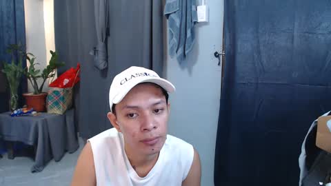 Snapshot of urpinoyasianx chatting on 02/28/25, 08:07 Mel online show from 02/28/25, 08:07