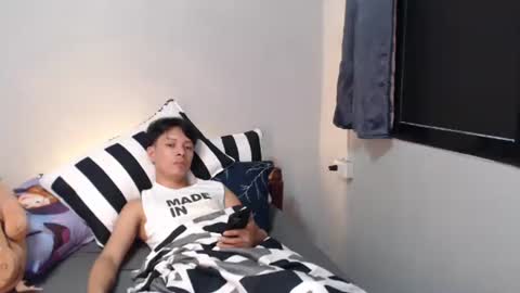 Snapshot of urpinoyasianx chatting on 11/12/25, 05:08 Mel online show from 11/12/25, 05:08