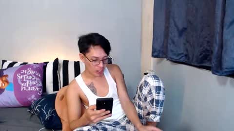 Snapshot of urpinoyasianx chatting on 11/12/25, 11:03 Mel online show from 11/12/25, 11:03