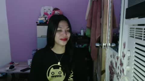 Snapshot of urpreciouspinayxxx chatting on 10/27/25, 12:58 hi im kim online show from 10/27/25, 12:58