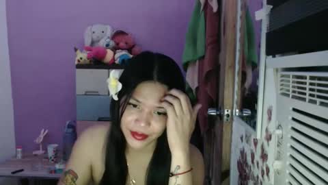 Snapshot of urpreciouspinayxxx chatting on 10/30/25, 11:44 hi im kim online show from 10/30/25, 11:44