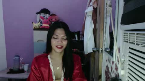 Snapshot of urpreciouspinayxxx chatting on 10/31/25, 09:21 hi im kim online show from 10/31/25, 09:21