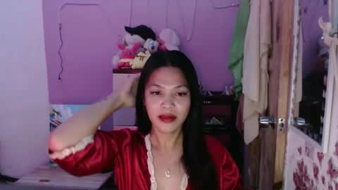 Snapshot of urpreciouspinayxxx chatting on 11/25/25, 11:16 hi im kim online show from 11/25/25, 11:16