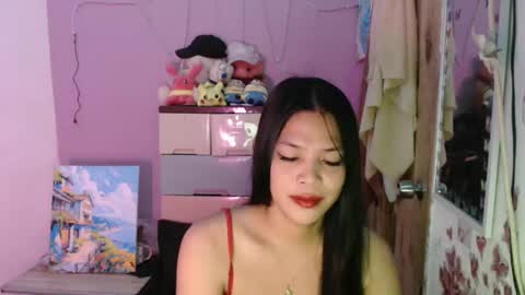 Snapshot of urpreciouspinayxxx chatting on 11/27/25, 12:24 hi im kim online show from 11/27/25, 12:24