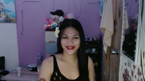 Snapshot of urpreciouspinayxxx chatting on 12/01/25, 11:48 hi im kim online show from 12/01/25, 11:48