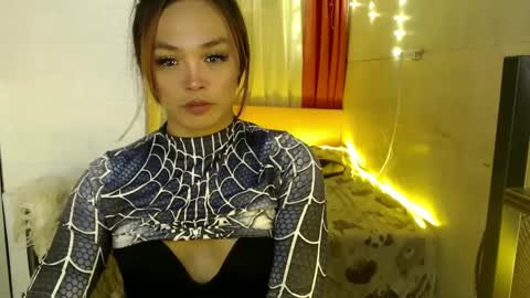 Snapshot of ursexy_debra chatting on 12/13/24, 05:49 TYRA online show from 12/13/24, 05:49