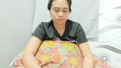 Snapshot of ursexy_pinay_skinny chatting on 05/03/26, 04:51 im jenny online show from 05/03/26, 04:51