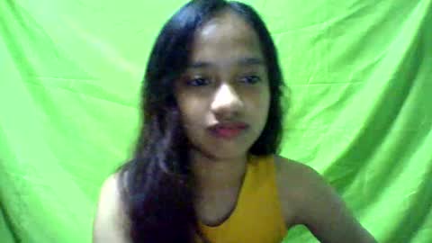 Snapshot of ursexydoll18 chatting on 01/12/25, 07:43 Darlyn room online show from 01/12/25, 07:43